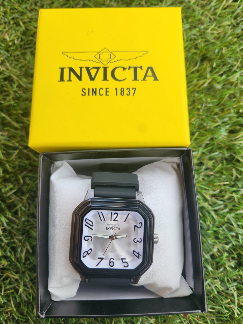 ✨ Invicta Celestial – Unisex Watch ✨